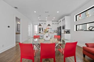 Luxury 3 Bedroom Waterfront Home Near Dallas - 1