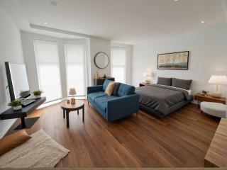 Glamorous KTown Boutique Residences with Rooftop view - 3