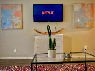 KING bed central worker-friendly LongStayDiscount - 8