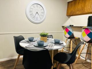 KING bed central worker-friendly LongStayDiscount - Sherman - 7