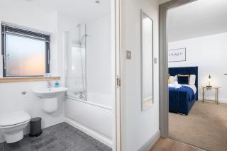 2 Bed Family Apt with BALCONY & PARKING - FREE NETFLIX - With 50 Inch Smart TV, FREE NETFLIX & WIFI - Birmingham City Centre, By 02 Academy, Cube & Mailbox - 8