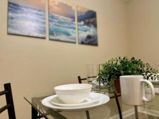 KINGbed w pool gym BBQ at theHeights LongStayDiscount - 3