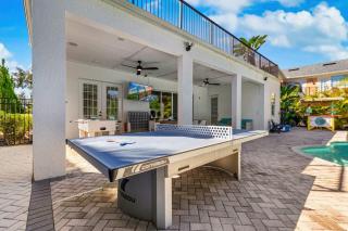 W406 - Coastal Retreat with Galactic Themed Bedroom - 9