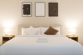 KINGbed resort style pool gym nearTheHeights - 2