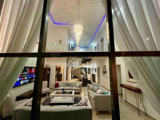 Spectacular Private House - 4