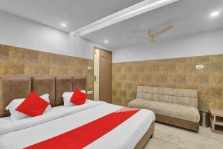 Super Hotel O Sada Shiv Guest House - 1