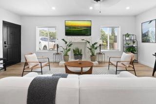 Large Home with Views of DTLA Sleeps 8 Golf,Spa,Fire - 8