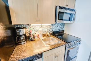 Amazing Top Floor Penthouse,One of the Best Views! - 1