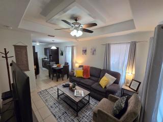 Cozy Apartment Near University Dr - 9
