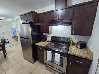 Cozy Apartment Near University Dr - 6