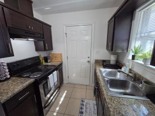 Cozy Apartment Near University Dr - 2