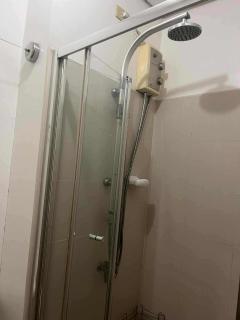 1 BR Mandaluyong Condo WIFI Netflix Pool Balcony - 5