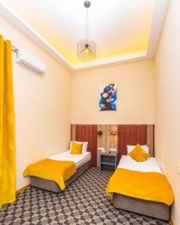 Renaissance Boutique Hotel - 3