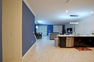 4213 - Lakeside Retreat - 1