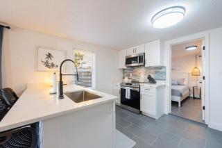 Beachside Bliss -Unit 1 - Walk to Ocean & Restaurants - 4