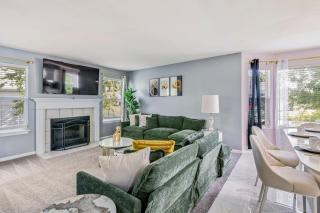 Modern Comfort Loves Park Stylish 3BR Getaway - 9