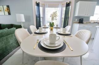 Modern Comfort Loves Park Stylish 3BR Getaway - 1