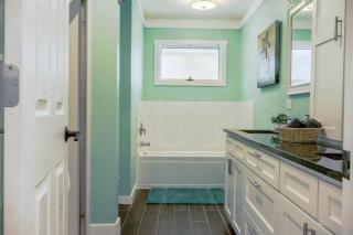 Cozy 3BR Escape • Peaceful Vibes • Central Spot - 4