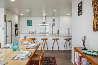 Soul Haven - Lakefront with Spa Kayaks & Stunning Views - 3