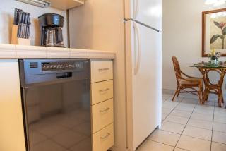 Kulakane 105 · KK105 Sunsets Ocean Views Oceanfront in West Maui - 7