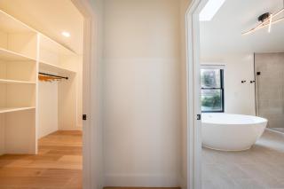 Modern 3BR Quartz Kitchen 5 min to UVA - 4