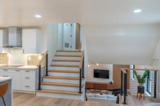 Modern 3BR Quartz Kitchen 5 min to UVA - 3