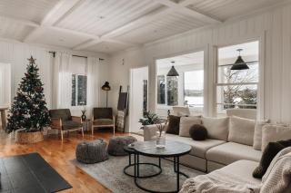 Luxury Lakefront Retreat Spa Beach Ski - 3