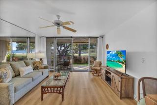 Hale Kai 110 · HKI 110 1BD Condo w Oceanviews and Oceanfront Poo - 9