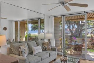 Hale Kai 110 · HKI 110 1BD Condo w Oceanviews and Oceanfront Poo - 8