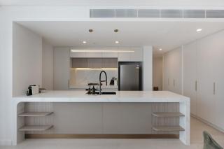 Lux 3-BR Penthouse in Burwood 2 free parking - 8