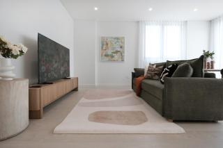 Lux 3-BR Penthouse in Burwood 2 free parking - 4