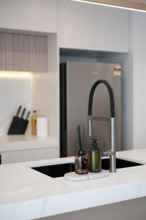 Lux 3-BR Penthouse in Burwood 2 free parking - 2