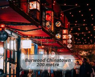 Lux 3-BR Penthouse in Burwood 2 free parking - 1