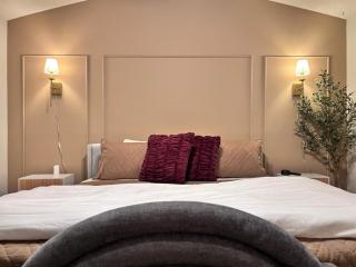 East Wichita: KingBeds w. Cinema & Park Views - 8