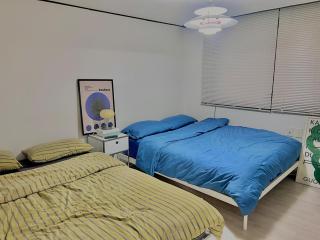 DH hosus Itaewon Bukchon Gwanghwamun Gyeongbokgung Myeongdong Namdaemun Market Haebangchon Namsan Town - 0