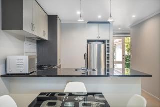 Hosts on the Coast Villa on the Lake - 3