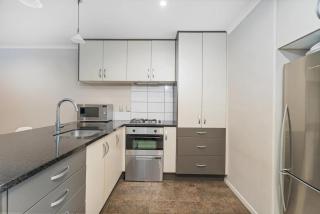 Hosts on the Coast Villa on the Lake - 4