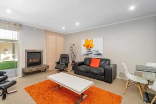 Hosts on the Coast Villa on the Lake - 5