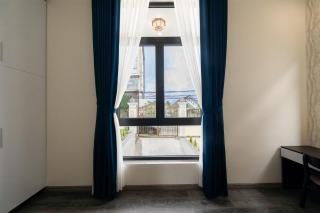 ROYAL DRAGON HOTEL - 4