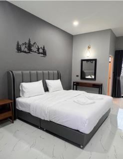 The Breezy Hotel - 1