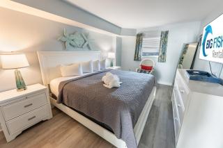 King 1 BR Bay Watch,Nice Direct Ocean Front,Pools! - 5