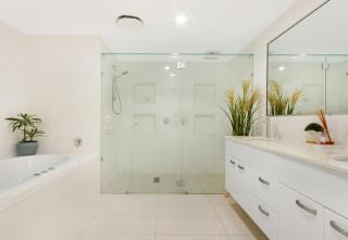 Lux Beach Front Apartment - 6