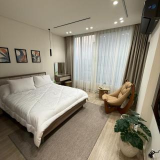 New-Modern Zamalek Stay - Partial Nile View - 5
