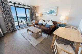 Oceanfront retreat w balcony views - 8