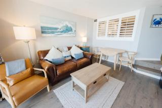 Oceanfront retreat w balcony views - 4