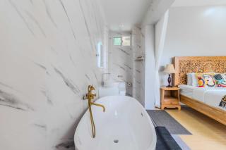 V256 Huge Modern 10BR ZipLine 3 Pools Fully Loaded - 2