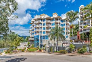 Marina views at Airlie 10F - 1 bedroom - 4