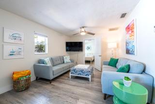 2bd 2ba Sunview 1 2Mins to BeachPool - 0