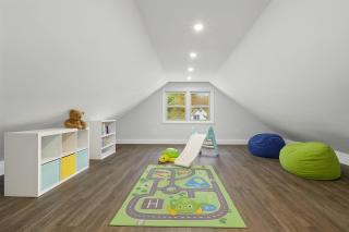 Fam-Friendly 3BR w/ Game Loft & Dining | Near NYC - 6