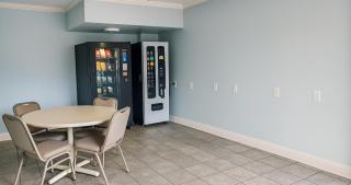 Gated 2 Double Beds Studio with Full Kitchen 102 - 2